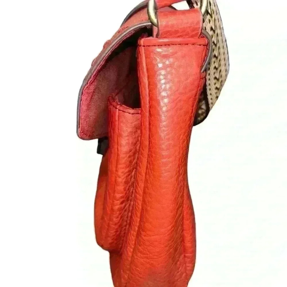 a.n.a medium PURSE W RED PEBBLED FAUX LEATHER TAN GUITAR STRAP - Picture 5 of 14